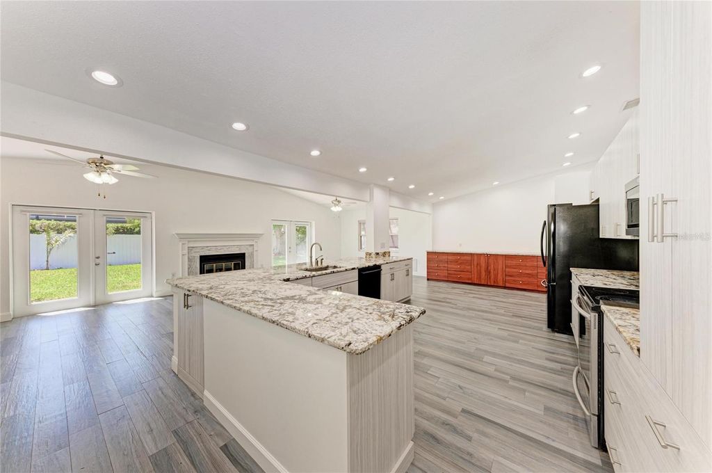 Image 25 of property listing at 6315 4TH AVENUE NW, Bradenton, FL 34209