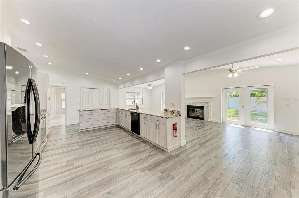 Image 27 of property listing at 6315 4TH AVENUE NW, Bradenton, FL 34209