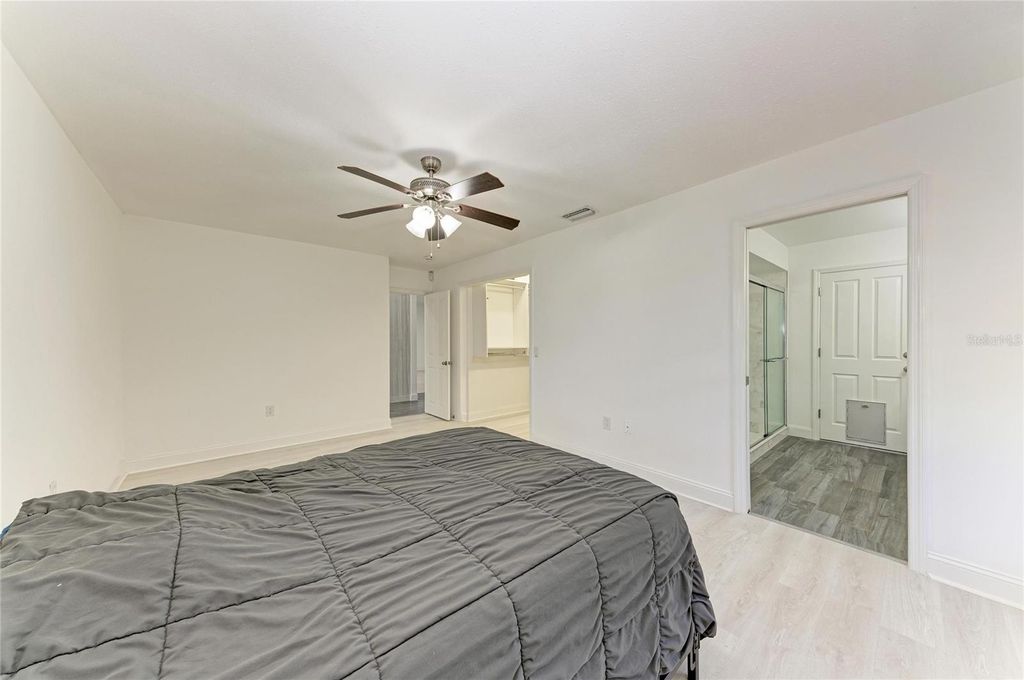 Image 35 of property listing at 6315 4TH AVENUE NW, Bradenton, FL 34209