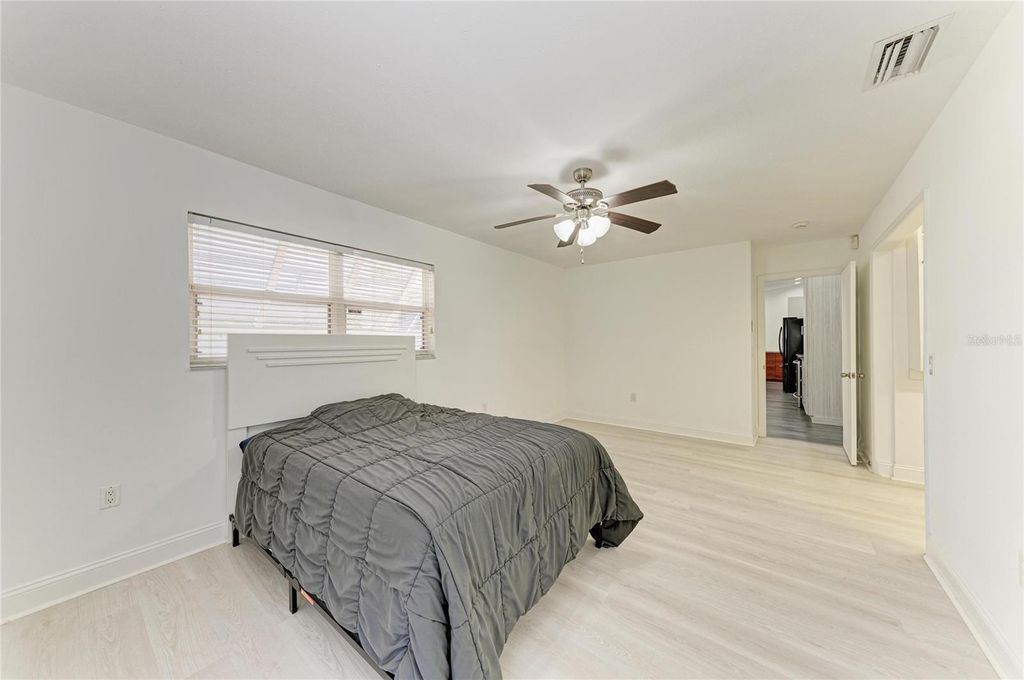 Image 36 of property listing at 6315 4TH AVENUE NW, Bradenton, FL 34209