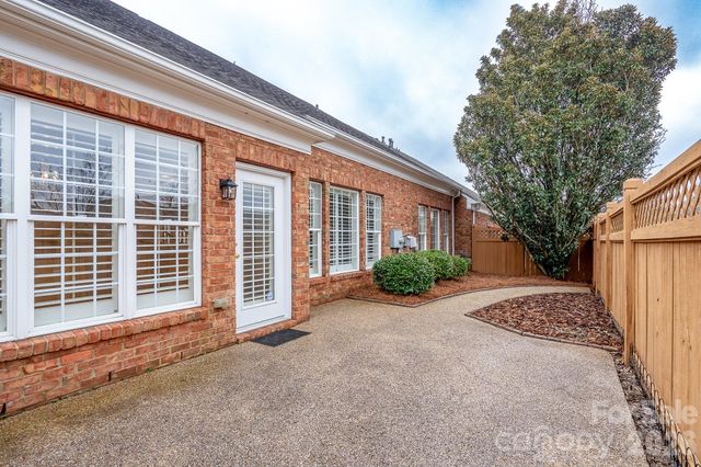 10879 Rogalla Drive, Charlotte, NC 28277