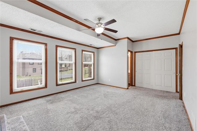 905 NE Kenwood Drive, Lee's Summit, MO 64064