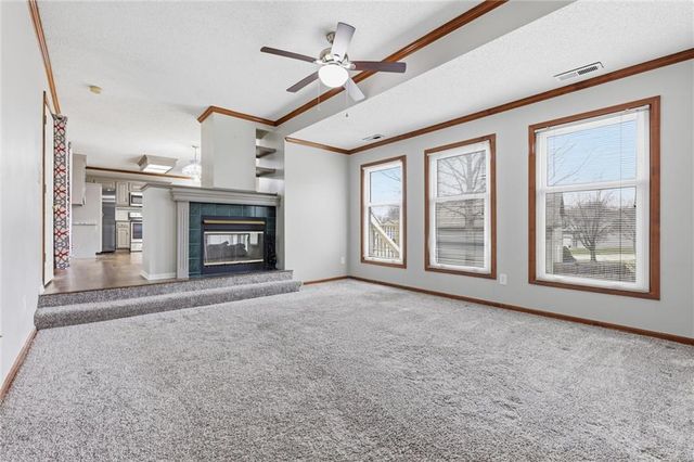 905 NE Kenwood Drive, Lee's Summit, MO 64064