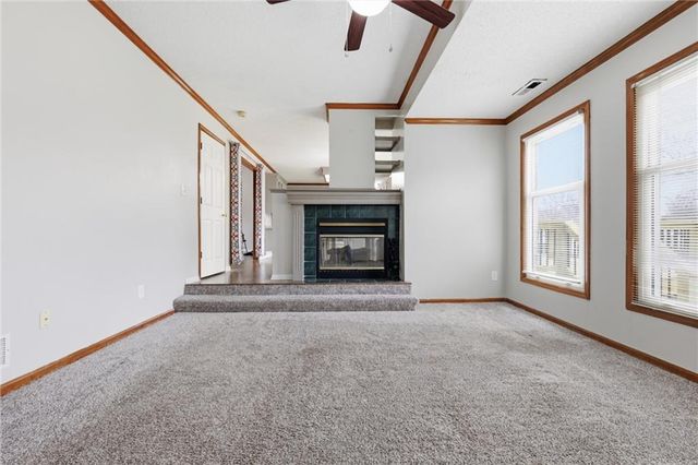 905 NE Kenwood Drive, Lee's Summit, MO 64064