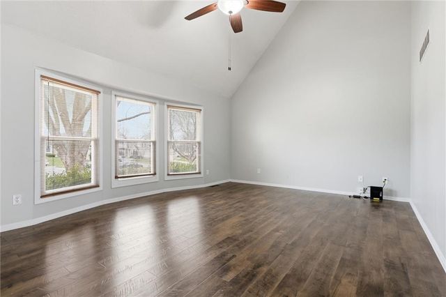 905 NE Kenwood Drive, Lee's Summit, MO 64064