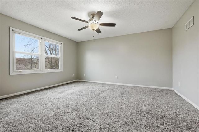 905 NE Kenwood Drive, Lee's Summit, MO 64064