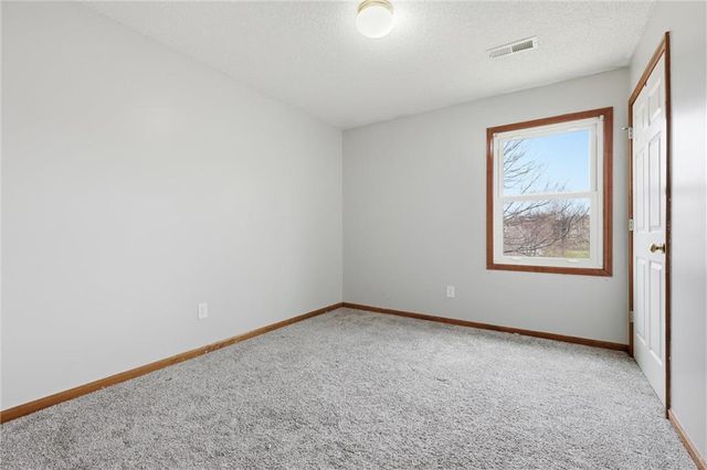 905 NE Kenwood Drive, Lee's Summit, MO 64064