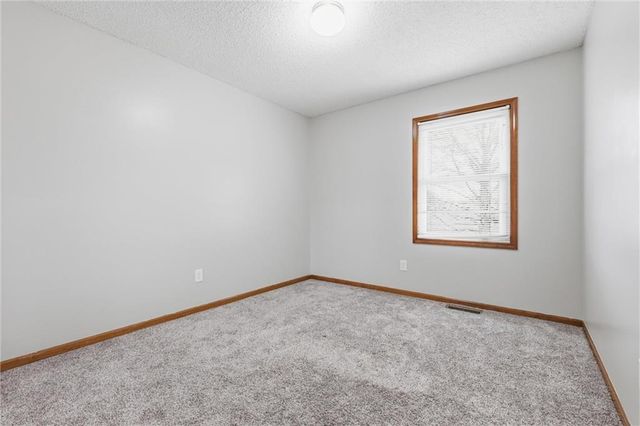 905 NE Kenwood Drive, Lee's Summit, MO 64064