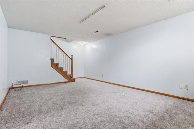 905 NE Kenwood Drive, Lee's Summit, MO 64064