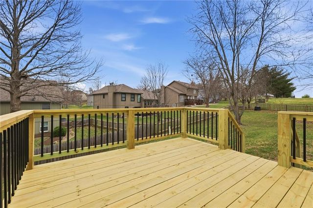 905 NE Kenwood Drive, Lee's Summit, MO 64064