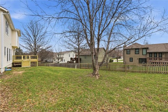 905 NE Kenwood Drive, Lee's Summit, MO 64064