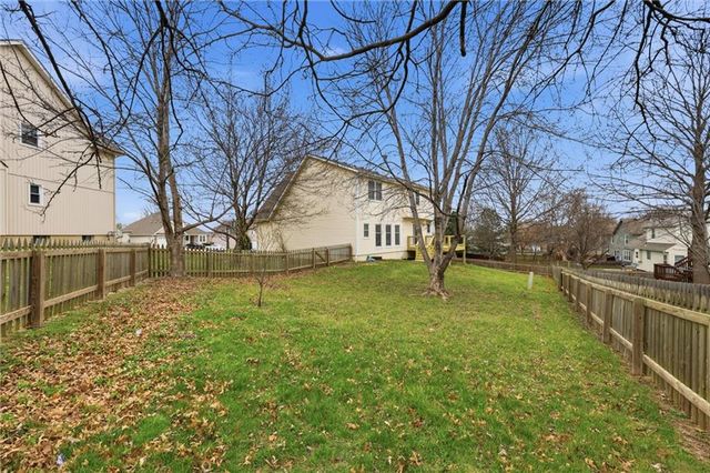 905 NE Kenwood Drive, Lee's Summit, MO 64064