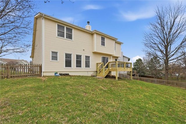 905 NE Kenwood Drive, Lee's Summit, MO 64064