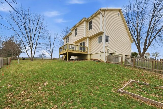 905 NE Kenwood Drive, Lee's Summit, MO 64064