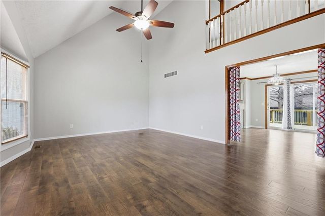 905 NE Kenwood Drive, Lee's Summit, MO 64064