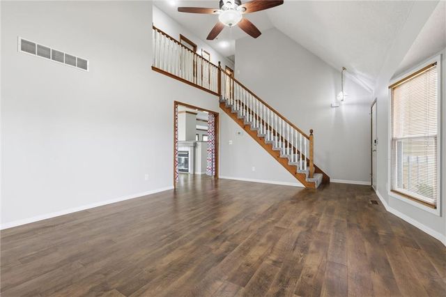 905 NE Kenwood Drive, Lee's Summit, MO 64064