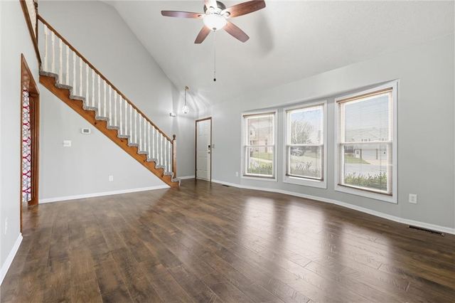 905 NE Kenwood Drive, Lee's Summit, MO 64064