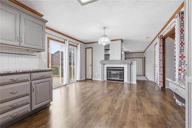 905 NE Kenwood Drive, Lee's Summit, MO 64064