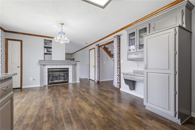 905 NE Kenwood Drive, Lee's Summit, MO 64064