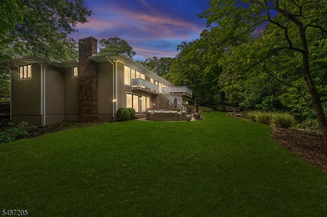 45 Brush Hill Rd, Kinnelon Boro, NJ 07405