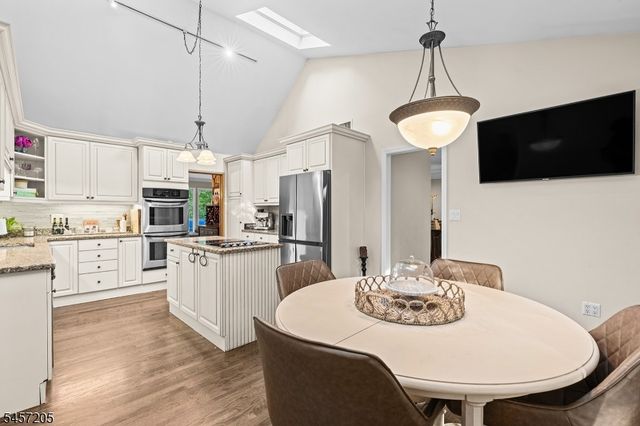 45 Brush Hill Rd, Kinnelon Boro, NJ 07405