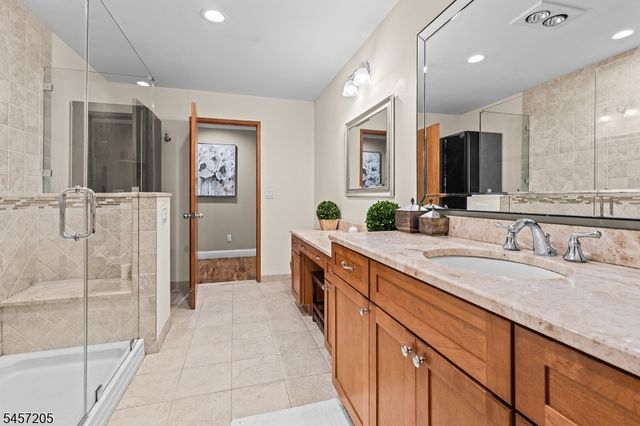 45 Brush Hill Rd, Kinnelon Boro, NJ 07405