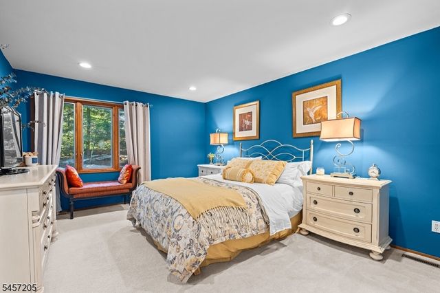 45 Brush Hill Rd, Kinnelon Boro, NJ 07405
