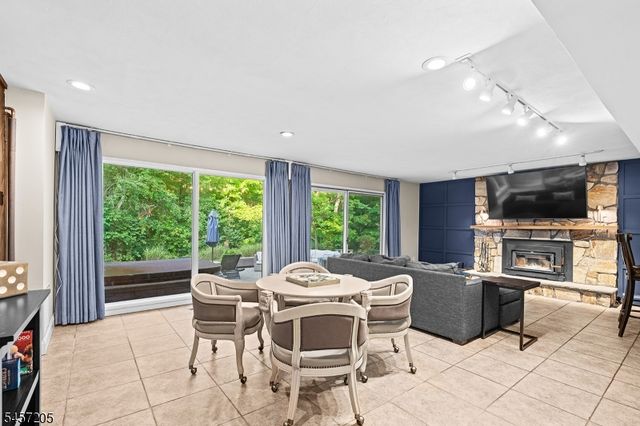 45 Brush Hill Rd, Kinnelon Boro, NJ 07405