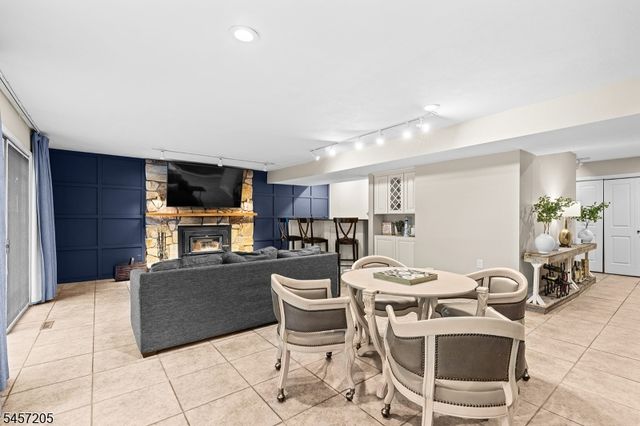 45 Brush Hill Rd, Kinnelon Boro, NJ 07405