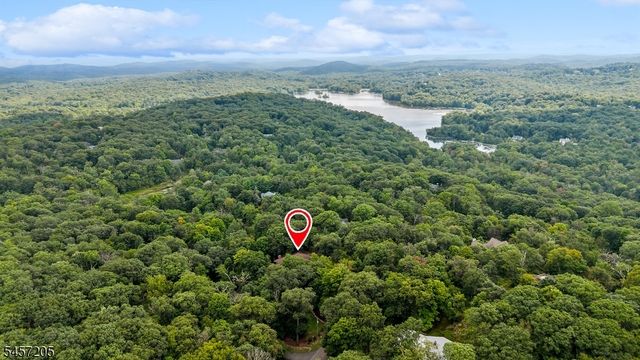 45 Brush Hill Rd, Kinnelon Boro, NJ 07405