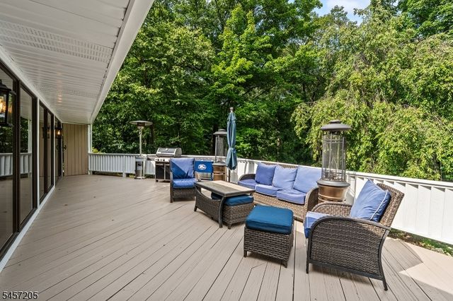 45 Brush Hill Rd, Kinnelon Boro, NJ 07405