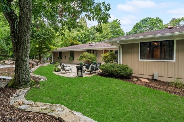 45 Brush Hill Rd, Kinnelon Boro, NJ 07405