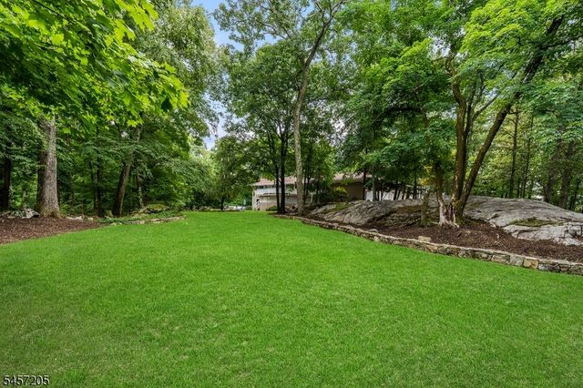 45 Brush Hill Rd, Kinnelon Boro, NJ 07405