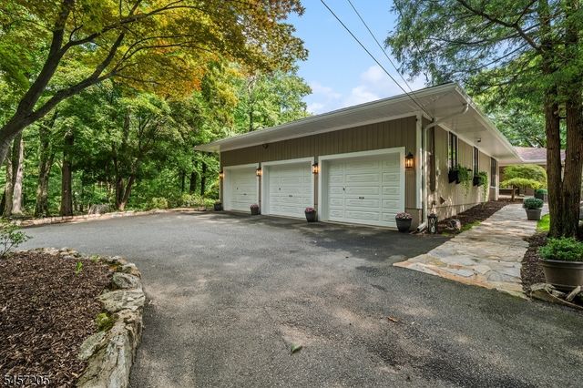 45 Brush Hill Rd, Kinnelon Boro, NJ 07405