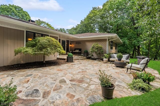 45 Brush Hill Rd, Kinnelon Boro, NJ 07405