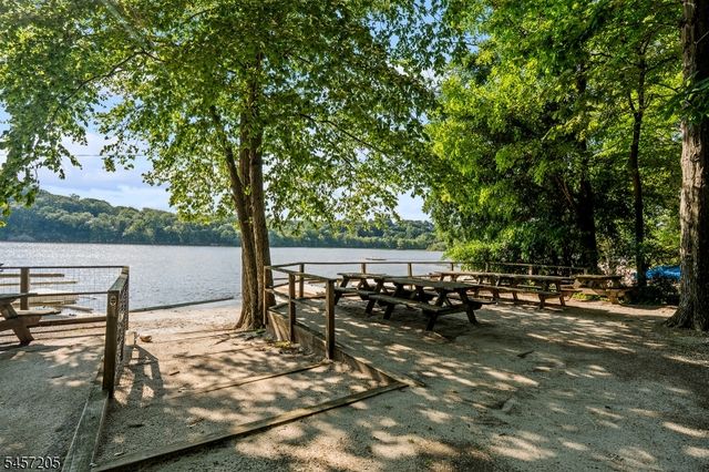 45 Brush Hill Rd, Kinnelon Boro, NJ 07405