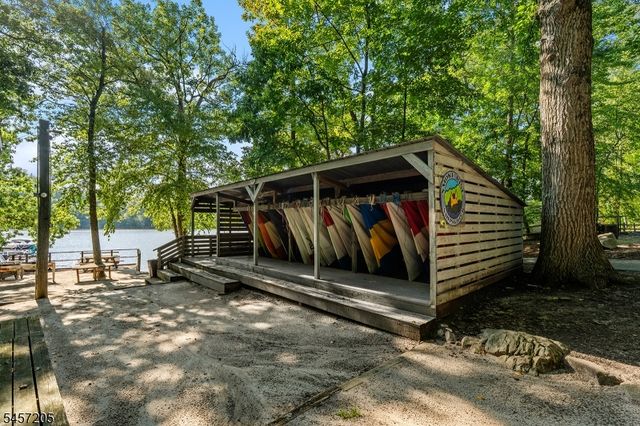 45 Brush Hill Rd, Kinnelon Boro, NJ 07405