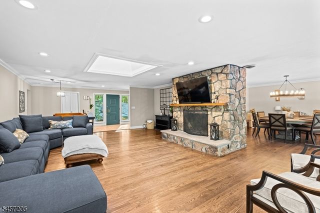 45 Brush Hill Rd, Kinnelon Boro, NJ 07405