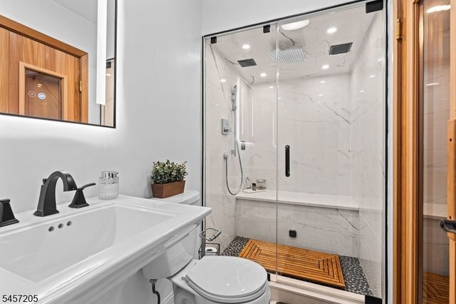 45 Brush Hill Rd, Kinnelon Boro, NJ 07405