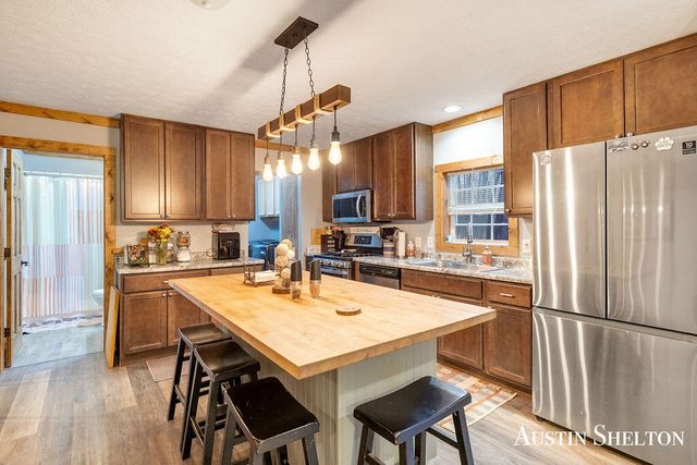 1475 Stalhood Drive, Kent City, MI 49330