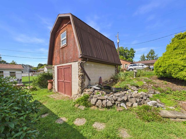 220 County Rd 123, Chesapeake, OH 45619