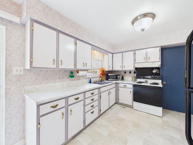 220 County Rd 123, Chesapeake, OH 45619