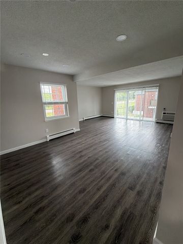 3 Admiralty Drive 01-07, Middletown, RI 02842