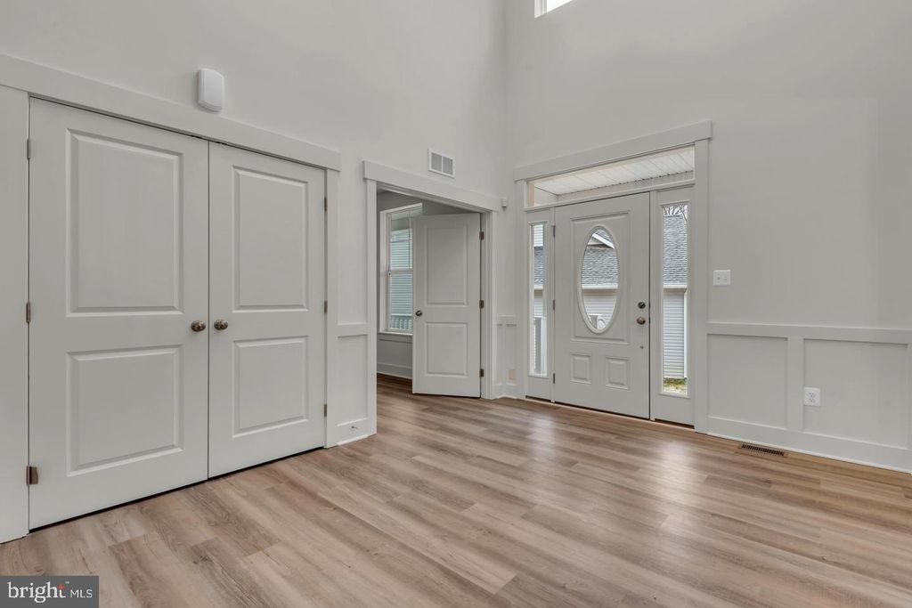 Image 3 of property listing at 6607 LOST FOX LN, Hanover, MD 21076