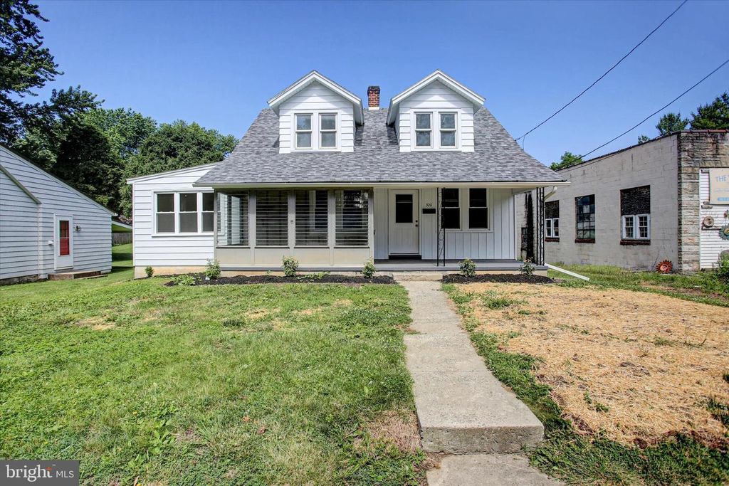 320 S PARK AVENUE, Mercersburg, PA 17236
