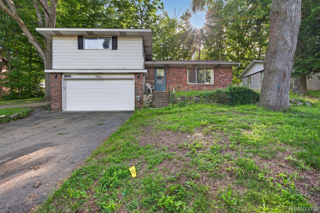11035 White Oak Drive, Vienna Charter Township, MI 48420