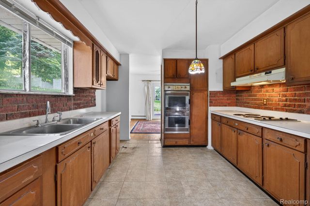 11035 White Oak Drive, Vienna Charter Township, MI 48420