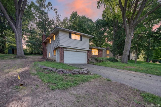 11035 White Oak Drive, Vienna Charter Township, MI 48420