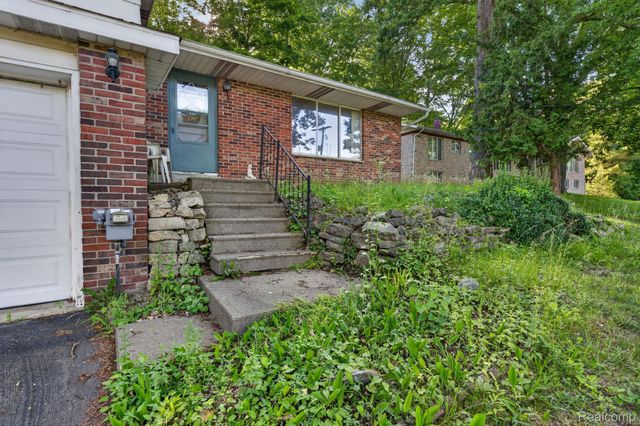 11035 White Oak Drive, Vienna Charter Township, MI 48420