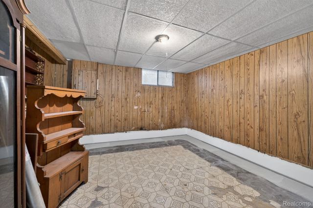 11035 White Oak Drive, Vienna Charter Township, MI 48420
